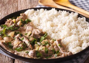 strogonoff com arroz