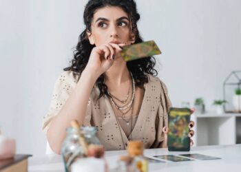 Como o tarô pode revelar seus medos ocultos