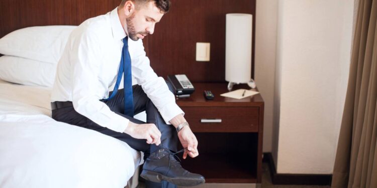 Como escolher o tênis ideal para o trabalho sem deixar o estilo de fora