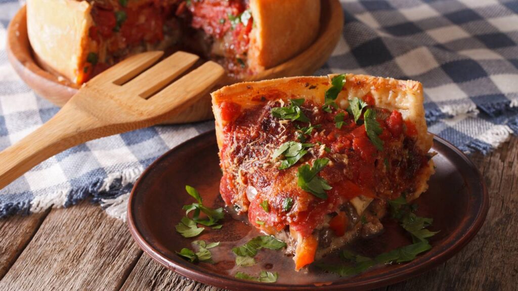 Torta de liquidificador fácil e rápida com recheio de calabresa com massa fofinha e visual dourado