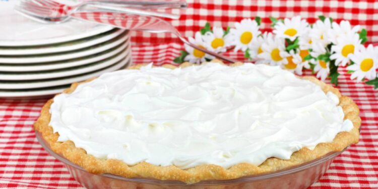 Sobremesa com cobertura de chantilly para fim de ano