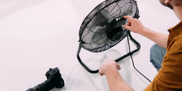 Com essa receita simples no borrifador, dá pra deixar o ventilador limpo e brilhando em minutos sem desmontar