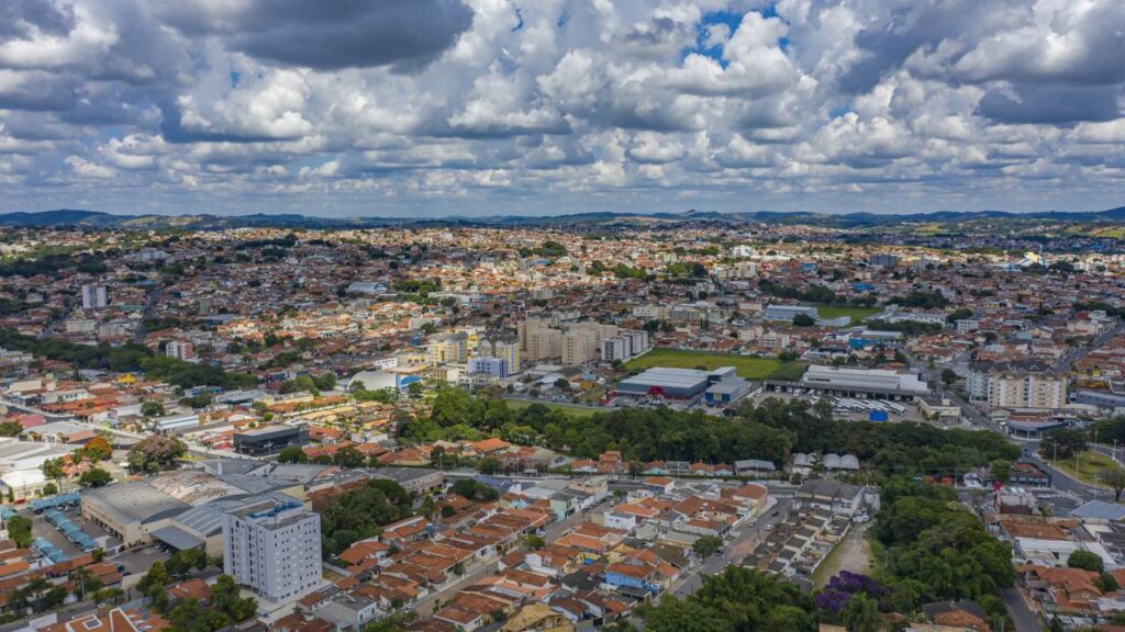 A cidade que conquistou 1ª em qualidade de vida entre as 100 principais do estado e uma rocha de 600 milhões de anos a 1.450 metros
