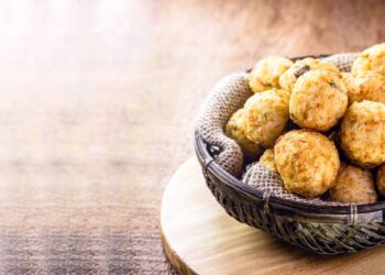 bolinho de arroz frito