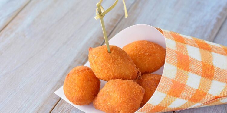 coxinhas de frango fritas