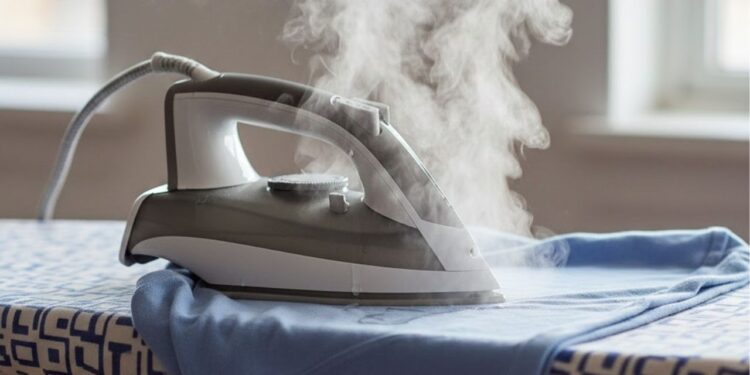 Como recuperar roupas queimadas por ferro usando apenas água e sabão, técnicas rápidas, práticas e que não danificam o tecido