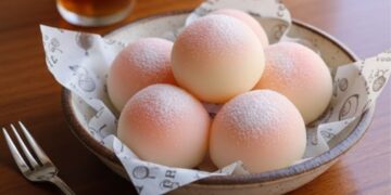 Nem gelatina, nem trigo, o bolinho doce de leite é feito com apenas 3 ingredientes e em poucos minutos, uma receita prática e divertida