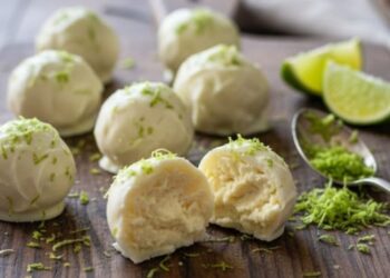 Você vai precisar apenas de limão, chocolate e creme de leite para preparar esta trufa rústica deliciosa, uma sobremesa sofisticada e saborosa para qualquer ocasião