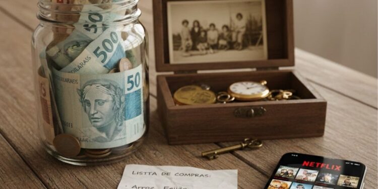 Como economizar até R$ 300 por mês em casa, cortando gastos invisíveis e transformando o que você já tem em dinheiro