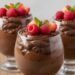 Esta é a melhor mousse de chocolate que você irá provar, uma receita francesa que garante sabor intenso e textura aerada