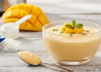 Este é o melhor jeito de comer manga no verão, uma sobremesa doce e refrescante com apenas 2 ingredientes, e feita no liquidificador