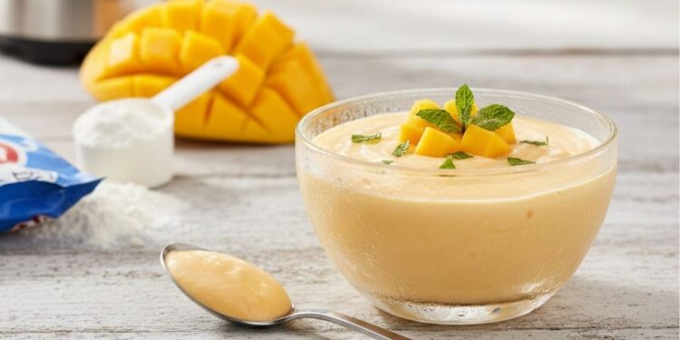 Este é o melhor jeito de comer manga no verão, uma sobremesa doce e refrescante com apenas 2 ingredientes, e feita no liquidificador