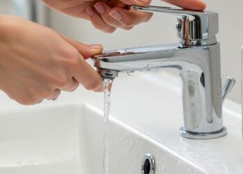 3 dicas simples para economizar água reduzir mais de R$ 100 por mês na fatura de água, economizando em casa e fazendo bem ao meio ambiente