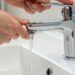 3 dicas simples para economizar água reduzir mais de R$ 100 por mês na fatura de água, economizando em casa e fazendo bem ao meio ambiente