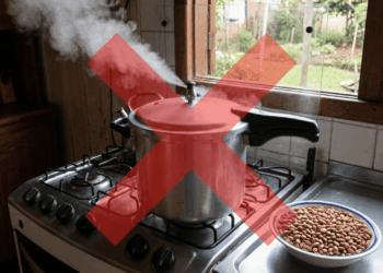 Sem panela de pressão, nem fogão ligado por horas: como cozinhar feijão mais rápido no dia a dia