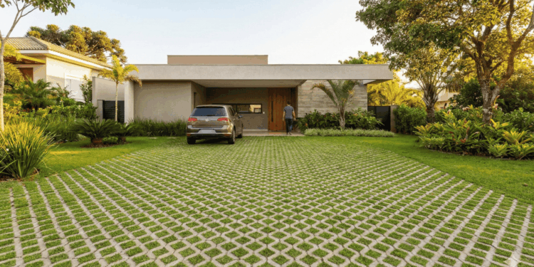 Como instalar concregrama e ter piso verde resistente no quintal