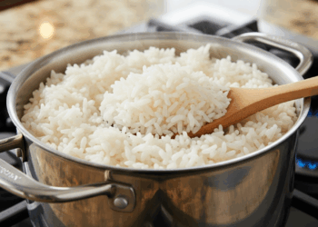 Arroz empapado de novo? Veja o que muita gente erra no dia a dia sem perceber