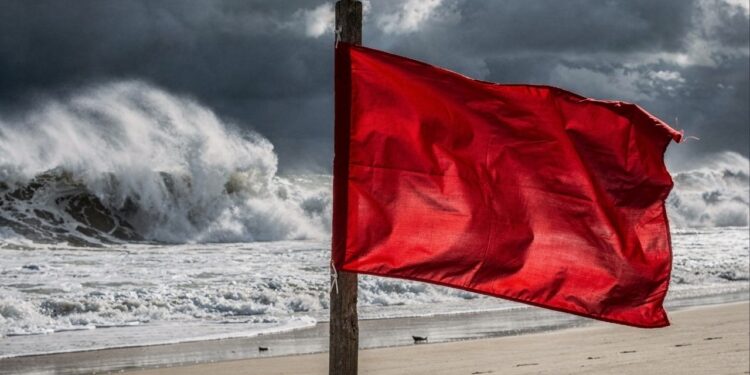 Marinha emite alerta para brasileiros não entrarem no mar nos próximos dias