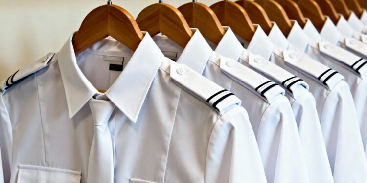 Não é o sabão em pó, nem a máquina: o segredo da Marinha do Brasil para lavar roupas brancas foi revelado