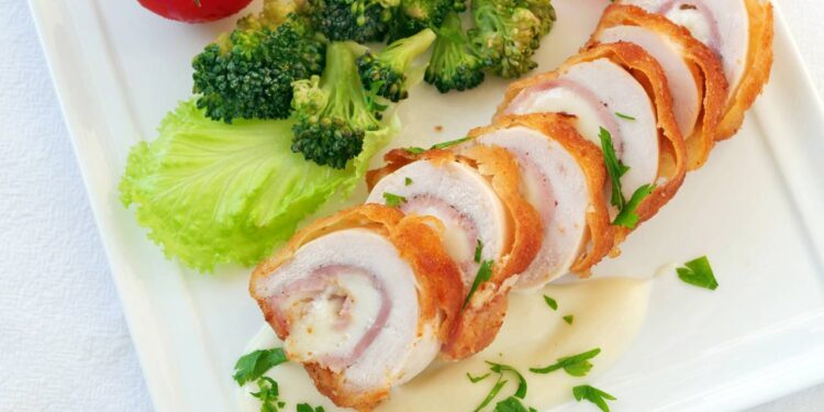 rocambole de frango servido