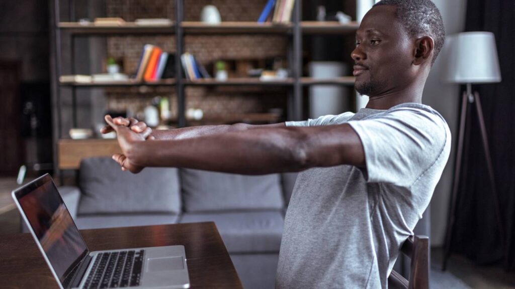 alongamento para quem trabalha o dia todo sentado