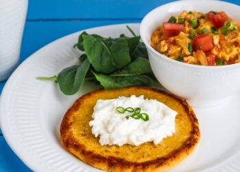 Receita rápida de banana com queijo na frigideira fica pronta em cerca de 10 minutos