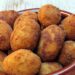 Bolinho de mandioca frito