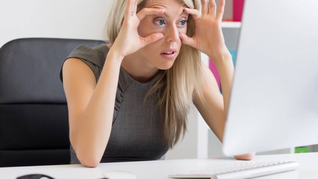 Sinais precoces de problema na tireoide que muita gente confunde com estresse e cansaço do dia a dia