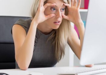 Sentir-se exausto mesmo após dormir pode indicar hábitos prejudiciais que você faz sem perceber