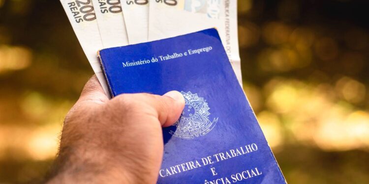 Escala reduzida, horas extras, férias e folgas, saiba o que muda nas leis trabalhistas de 2026 e por que o cenário anima os trabalhadores