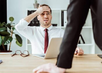 Erro de postura no trabalho que gestores notam antes mesmo de suas metas