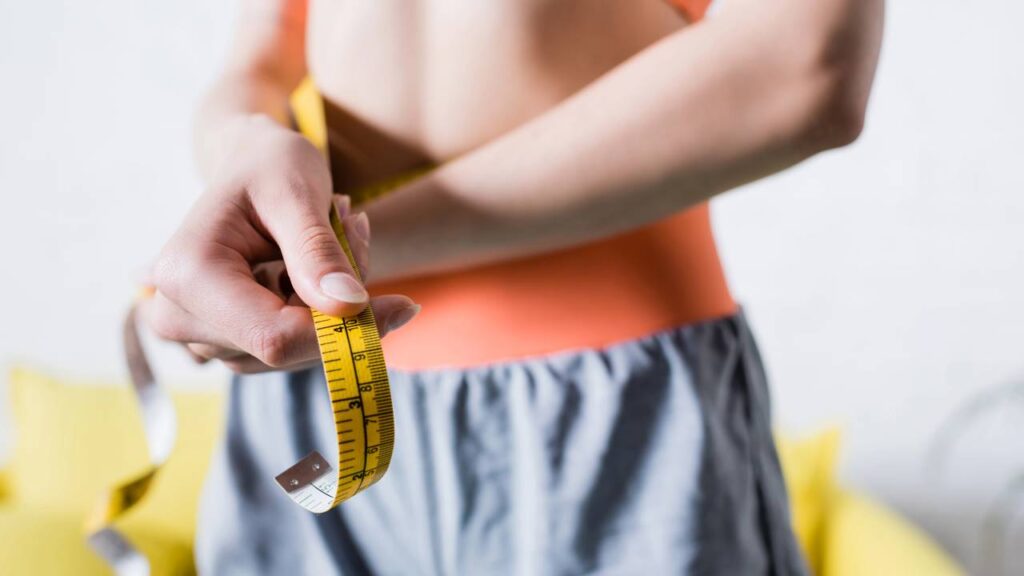 exercícios para afinar a cintura em casa