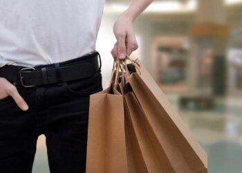 Três signos recorrem ao consumo impulsivo quando estão emocionalmente abalados, afetando o equilíbrio financeiro