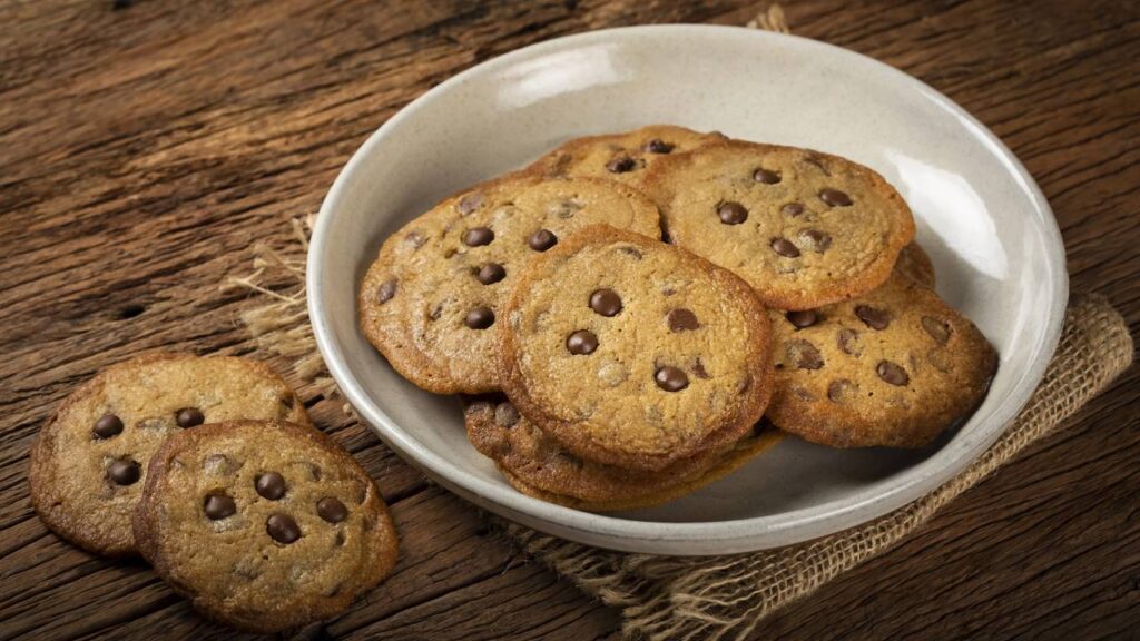 Cookie de micro-ondas em 1 minuto vira opção prática para sobremesa individual