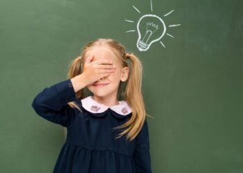 4 características de crianças superdotadas que passam muitas vezes despercebidas, mas indicam talento natural e QI acima da média