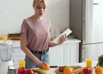 Nem dieta cara, nem alimentos da moda: o segredo para montar um prato nutritivo no dia a dia