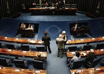 Lei autoriza pagamento retroativo com benefícios que foram congelados na pandemia e anima população mineira