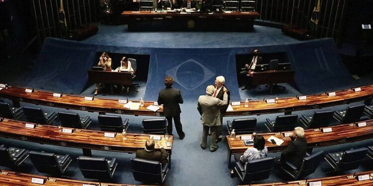 Lei autoriza pagamento retroativo com benefícios que foram congelados na pandemia e anima população mineira