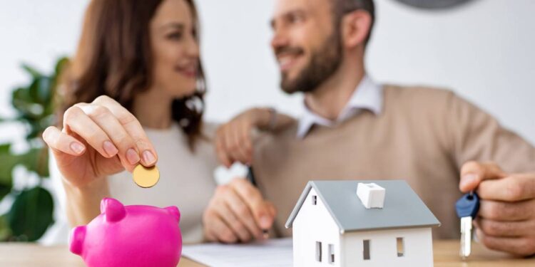 Dica prática para quem não consegue economizar: hábitos diários que drenam seu dinheiro