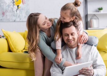 O calendário do Bolsa Família 2026 começa em 19 de janeiro e segue o final do NIS