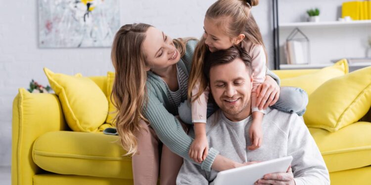 O calendário do Bolsa Família 2026 começa em 19 de janeiro e segue o final do NIS