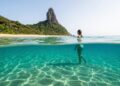 A praia brasileira mais premiada e visitada por estrangeiros onde o tom do mar muda ao longo do dia