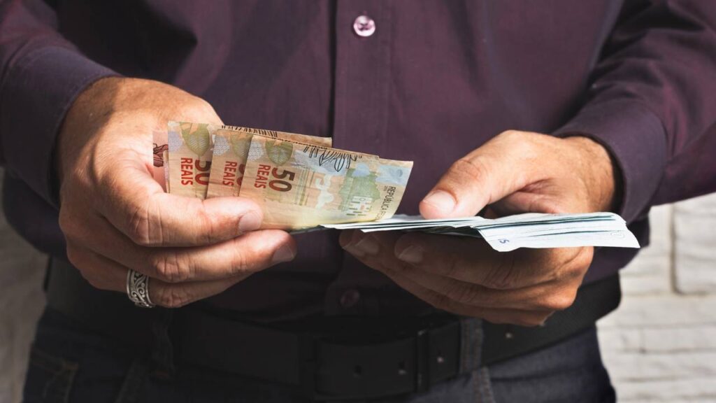 Seguro-desemprego de 2026 sobe para R$ 2.518,65 após o reajuste, o valor está alinhado a inflação e ao novo salário mínimo