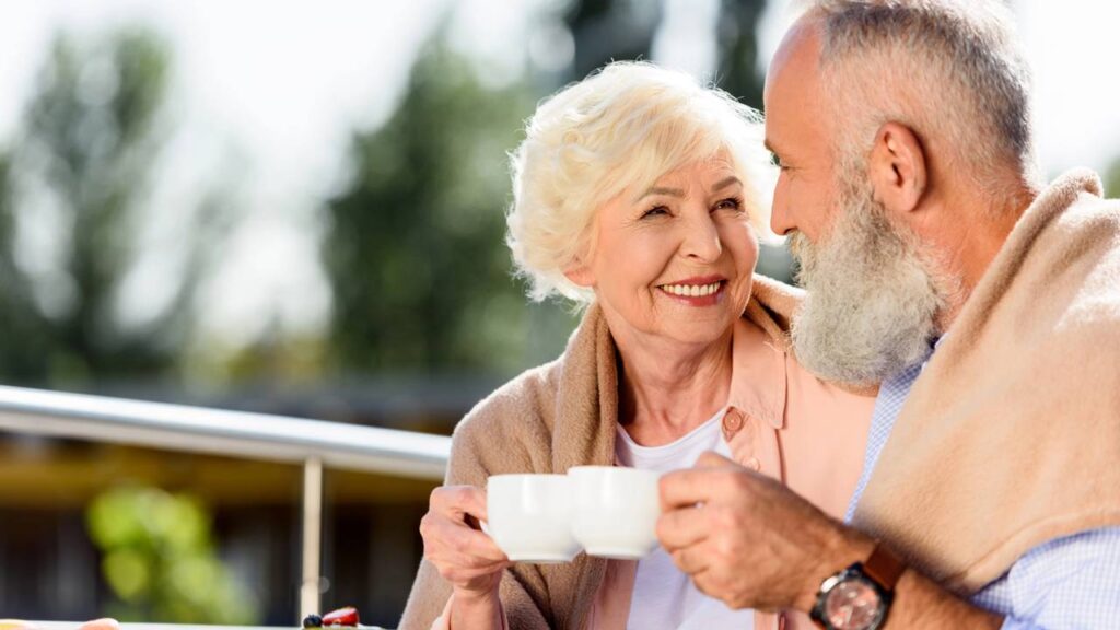 Pessoas de 60 anos com estes hábitos diários conseguem chegar aos 75 com a mente lúcida, garantindo a preservação da saúde mental