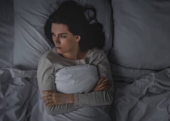 Saiba como a insônia pode ser aliviada com soluções naturais e ajustes simples antes de dormir