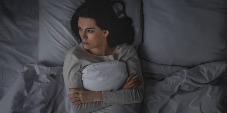 Saiba como a insônia pode ser aliviada com soluções naturais e ajustes simples antes de dormir