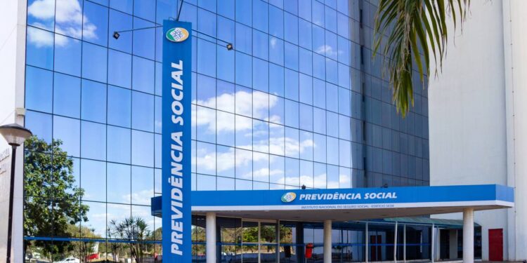 Previdência Social faz atualização nas regras de transição do INSS de 2026 mudando a idade mínima permitida para aposentadoria