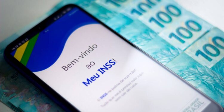 INSS alerta aposentados e pensionistas referente a prova de vida em 2026, pode ser que você precise fazer e não está sabendo, verifique