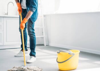 Água, pano ou produto errado? O que impede o seu piso de brilhar mesmo após a lavagem