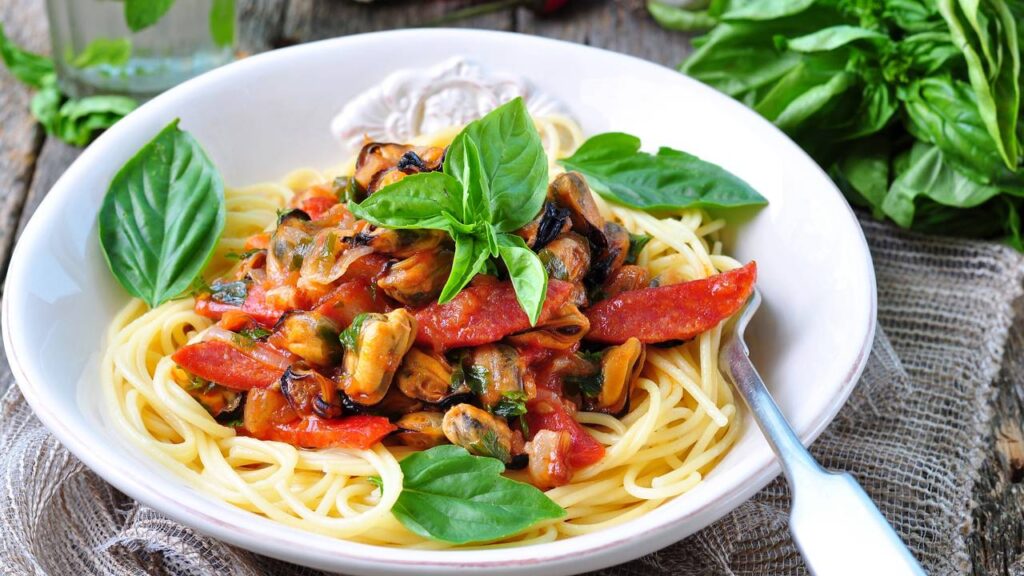 aAlmoço rápido de uma panela combina macarrão cremoso e preparo em 20 minutos